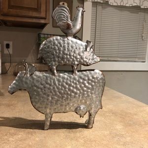 Farmhouse Chicken, Pig, & Cow Metal Decor